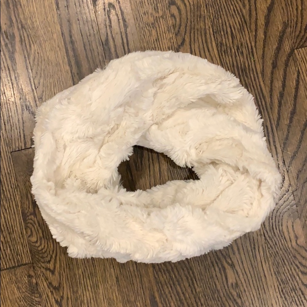 Endless faux fur scarf